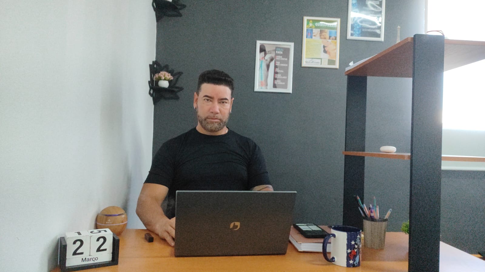 Adilson Prado no consultório